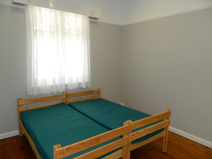 To Let 5 Bedroom Property for Rent in Esterville Western Cape